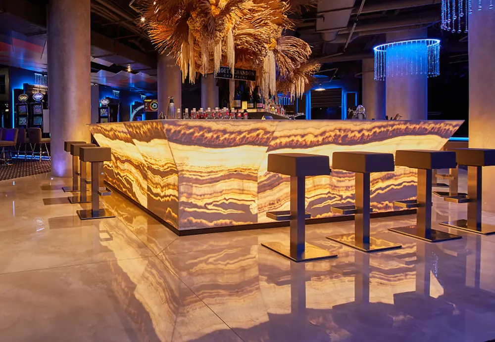 8 Otel Projelerinde Sarı Oniks Mermer Arkadan Aydınlatmalı Bar Tezgahları